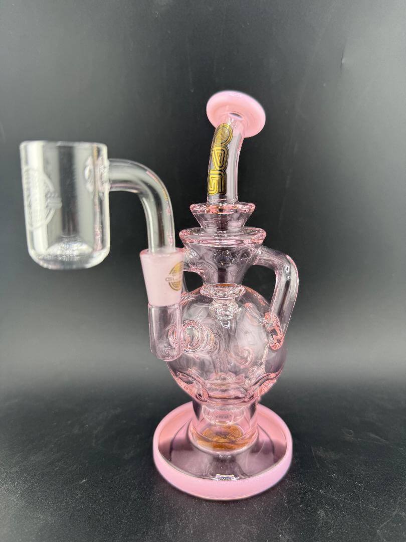 On Point Glass Recycler 10mm 90° - Kit 4 in pink with quartz banger and recycler design for smooth sessions.