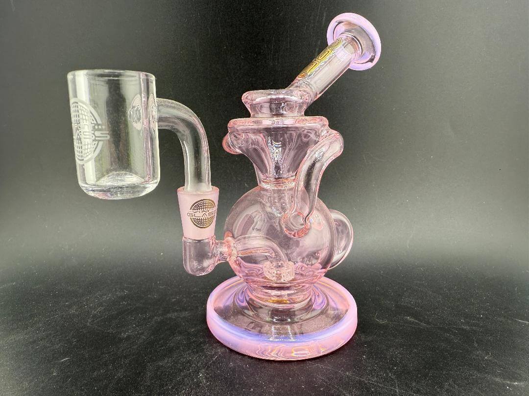 On Point Glass Recycler Rig 10mm 90° - Kit 1 in pink color with quartz banger for smooth sessions.