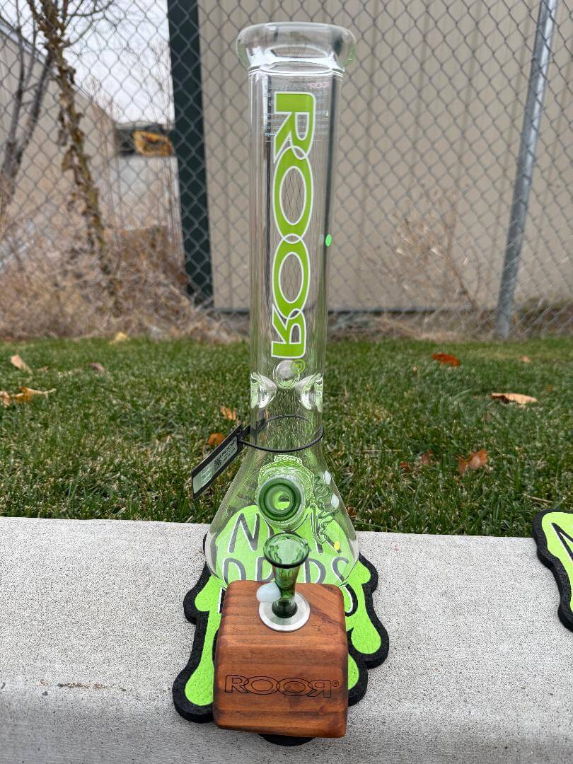 ROOR Glass 14" Beaker 50x5mm Thick Collector Series Beaker w/ Color Matching Bowl & Wooden Stand - Green