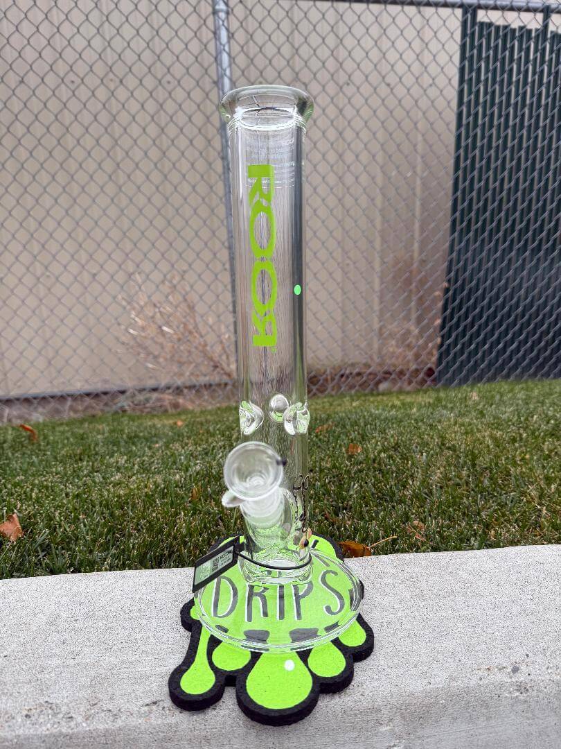 ROOR Glass 14" Straight 50 x 7mm Thick 14mm 45° - Green on display with vibrant green accent.