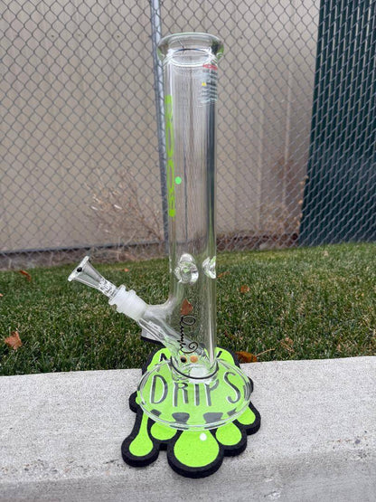 ROOR Glass 14" Straight 50 x 7mm Thick 14mm 45° - Green displayed on green base on grass.