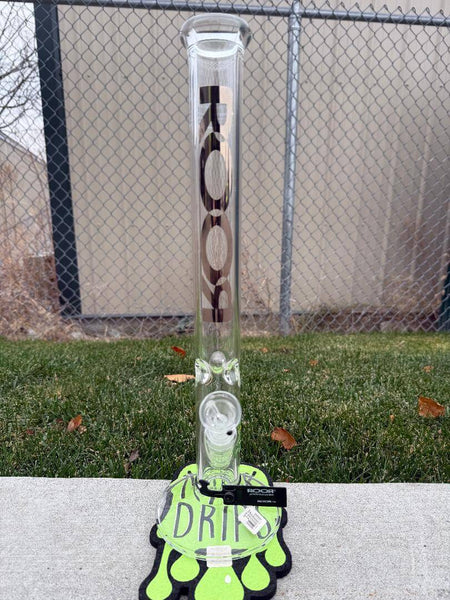ROOR Glass 18" Straight Tube 45x5mm Thick - Gold Logo displayed on a grassy surface with a drip mat.
