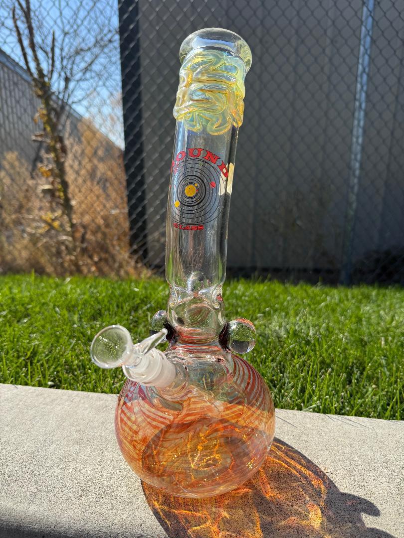 Round Glass Red Spike Bubble beaker 14mm 45° - Bold design with superior filtration and smooth hits.