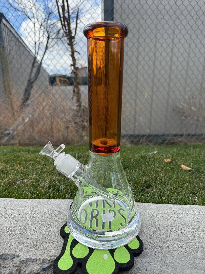 Ruckus Glass 14" Thick Bottom Beaker 14mm 90° in amber color with a thick bottom for stability.