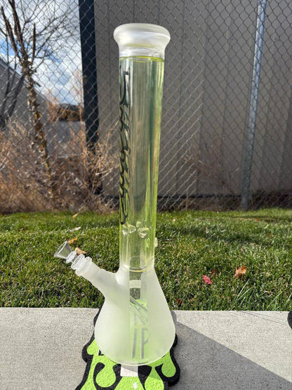 Ruckus Glass Glycerin Beaker 14mm 45° with vibrant yellow color and durable borosilicate glass construction.