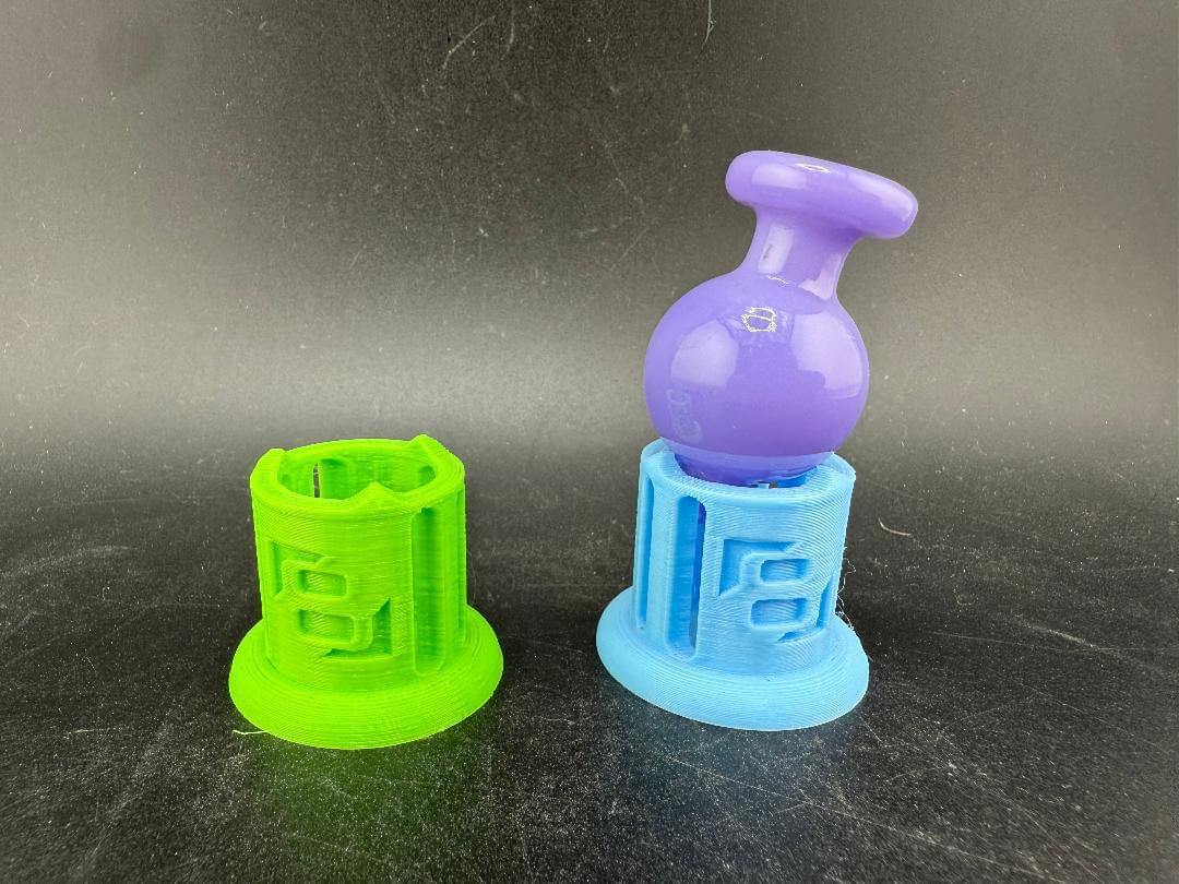 Str8 Carb Cap Stand - 3D Printed Small in green and blue, featuring a marble for airflow control and display
