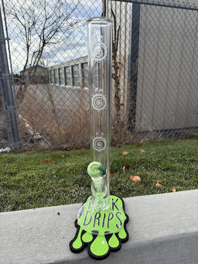 Wildfire Productions Straight Tube Turtle displayed outdoors on green grass with a unique drip mat underneath.